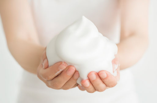 朝は洗顔フォームを使う？使わない？